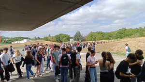 File d'attente devant les restaurants universitaires