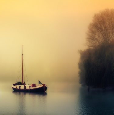bateau dans le brouillard
