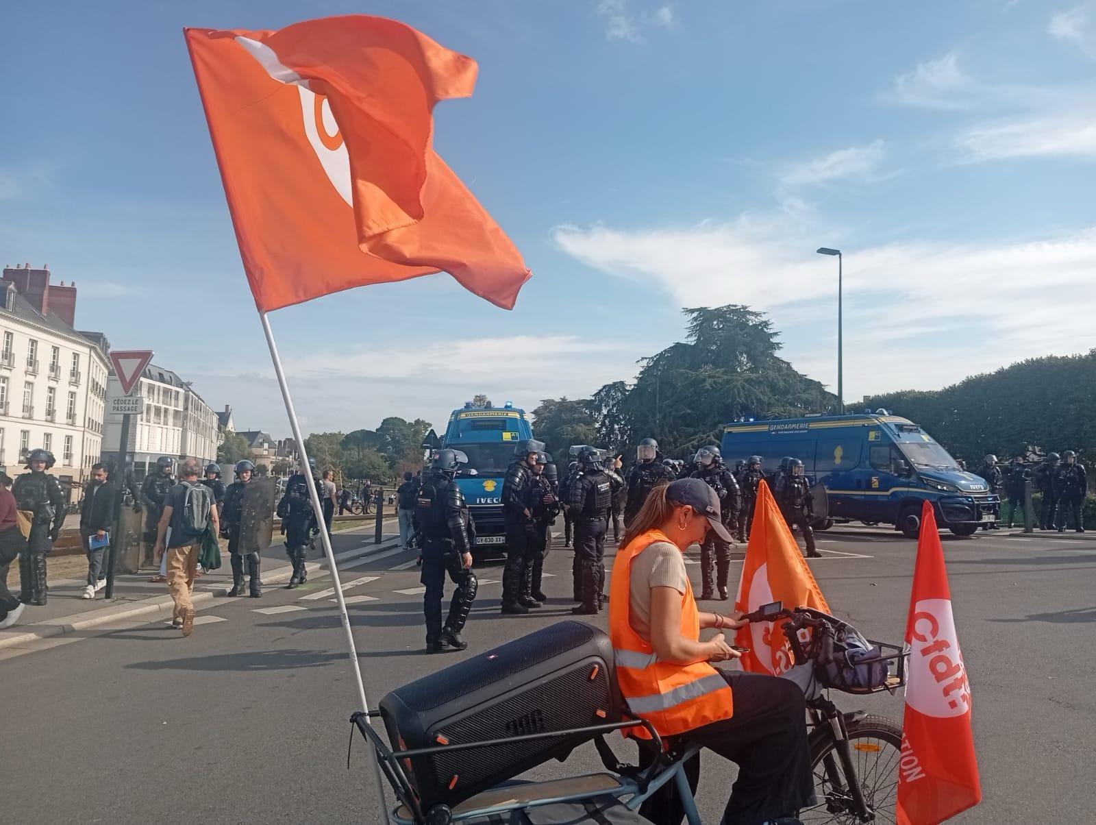 violence police CRS vs CFDT